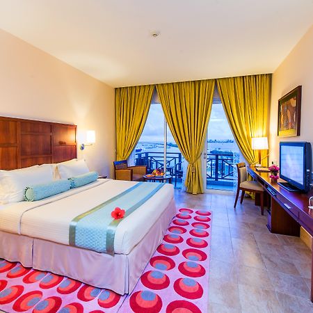 מאלה Hulhule Island Hotel מראה חיצוני תמונה