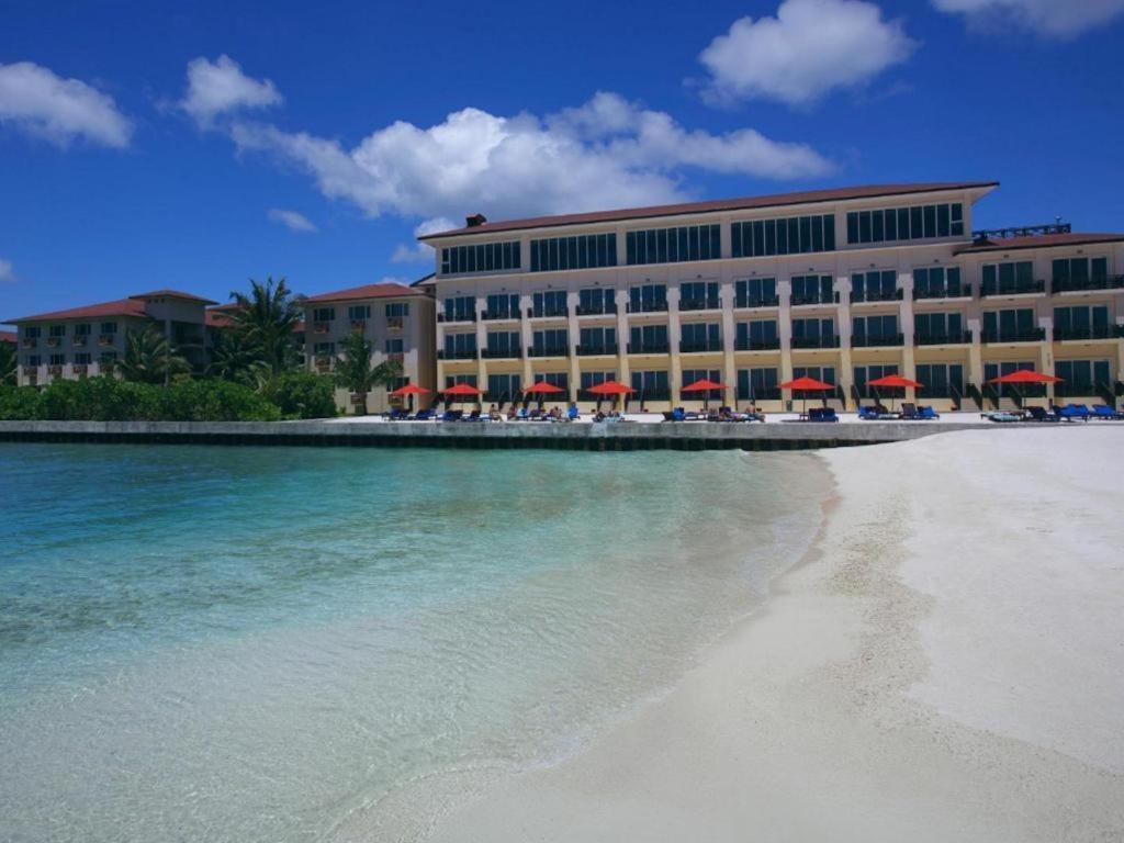 מאלה Hulhule Island Hotel מראה חיצוני תמונה