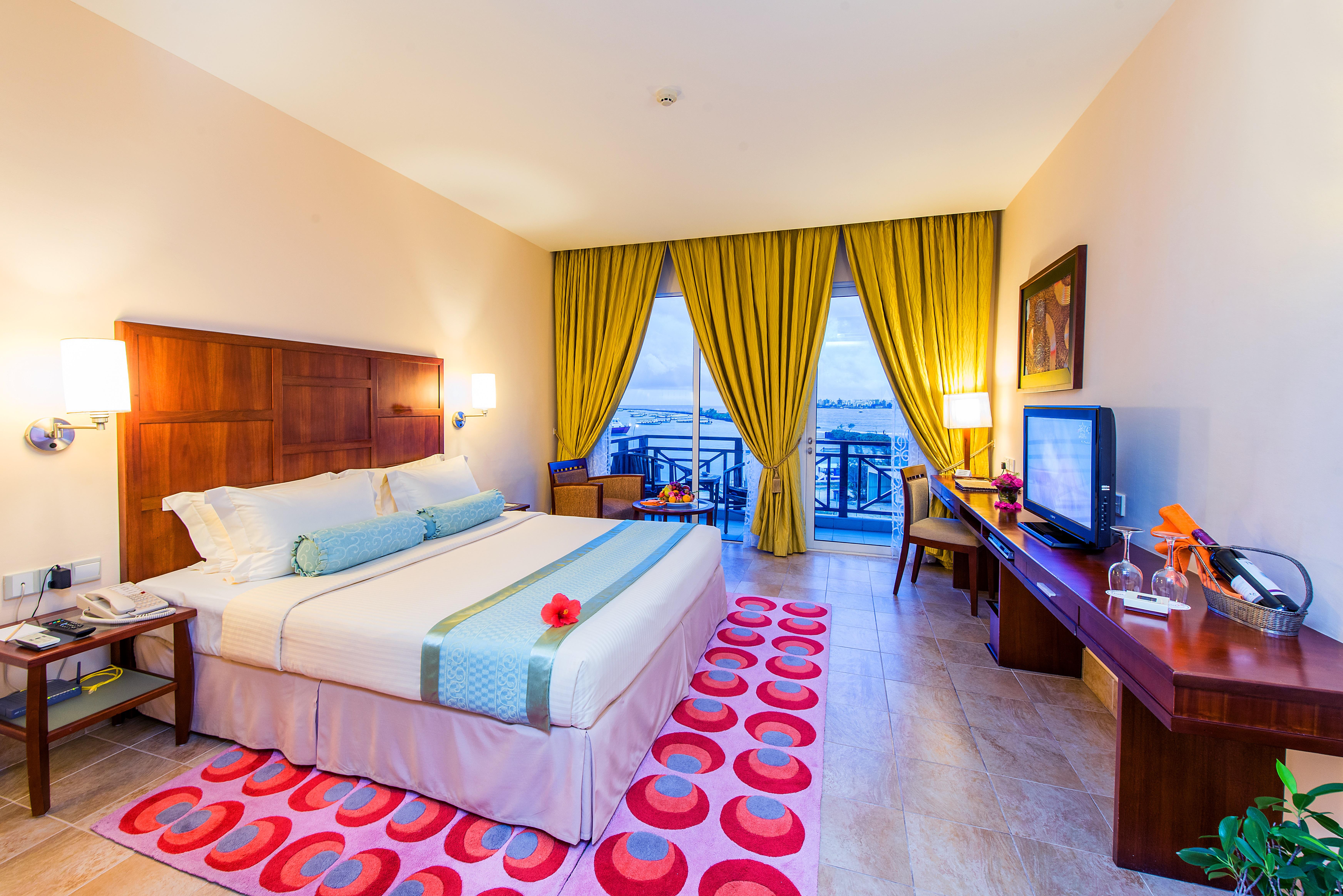 מאלה Hulhule Island Hotel מראה חיצוני תמונה