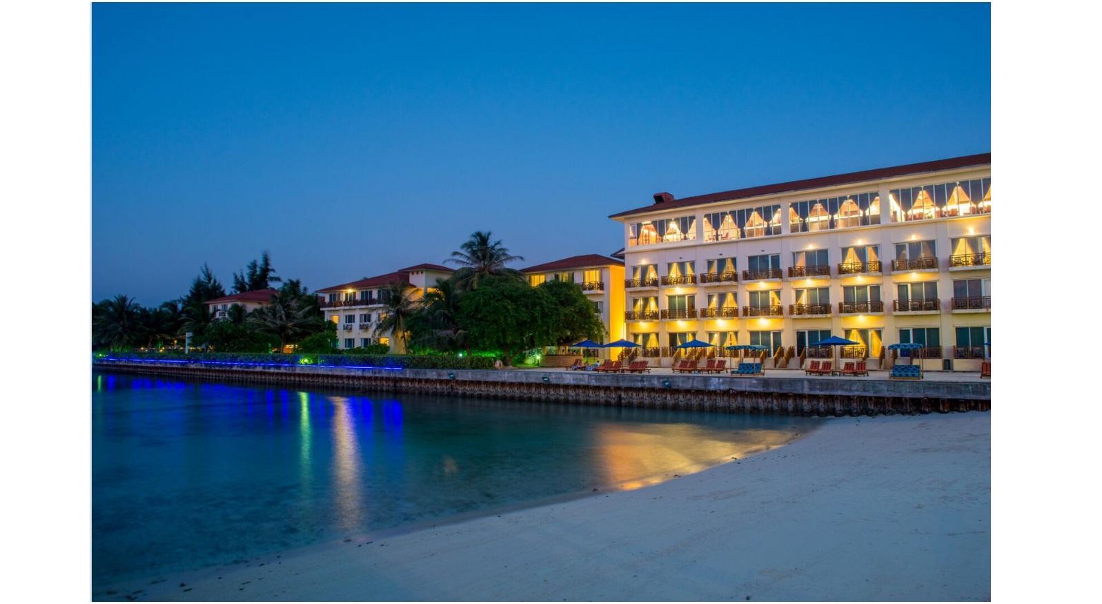 מאלה Hulhule Island Hotel מראה חיצוני תמונה