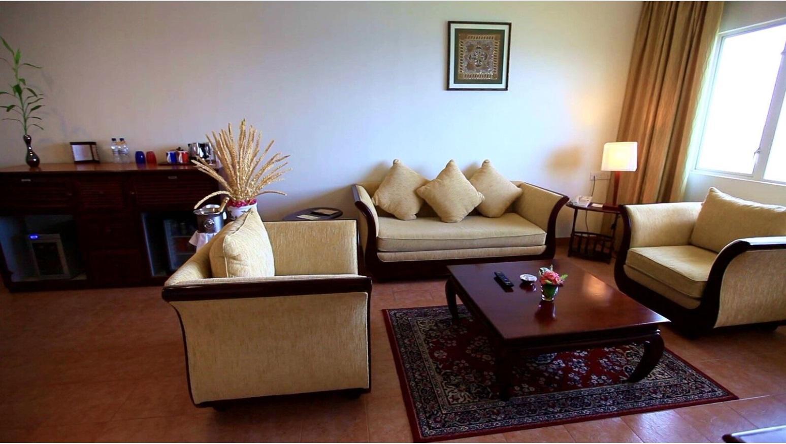 מאלה Hulhule Island Hotel מראה חיצוני תמונה
