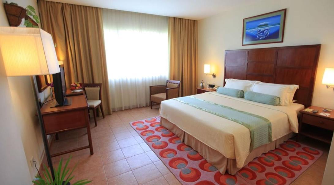 מאלה Hulhule Island Hotel מראה חיצוני תמונה