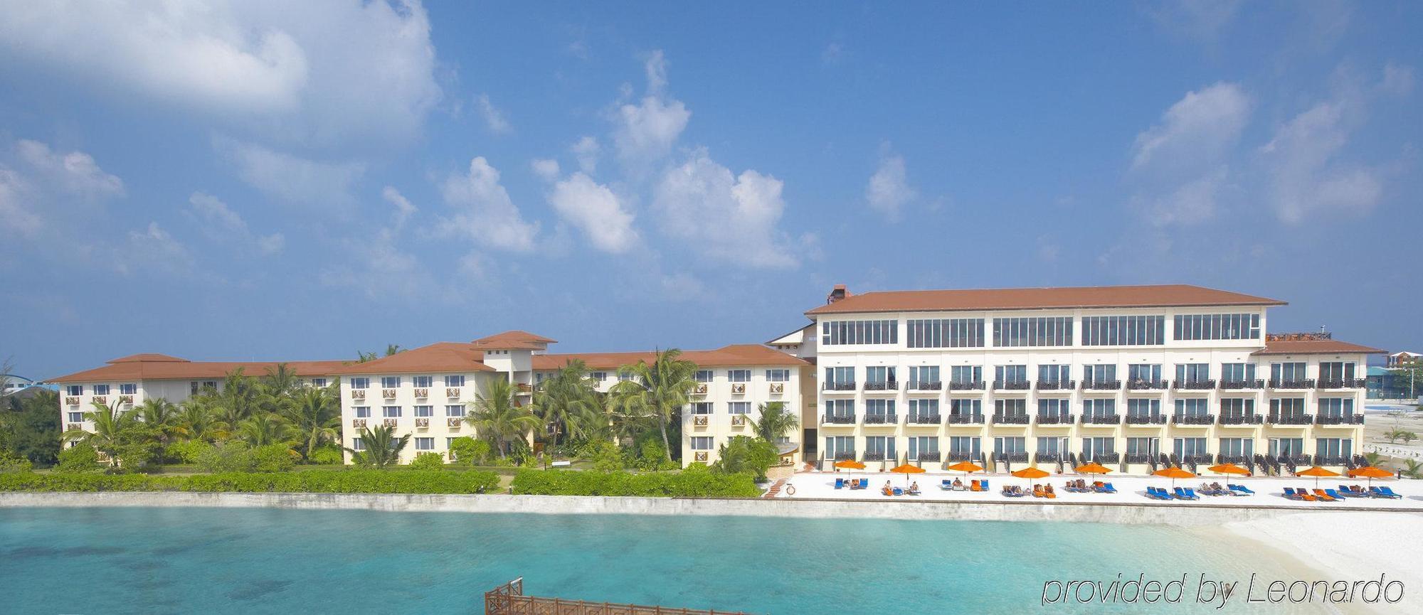 מאלה Hulhule Island Hotel מראה חיצוני תמונה