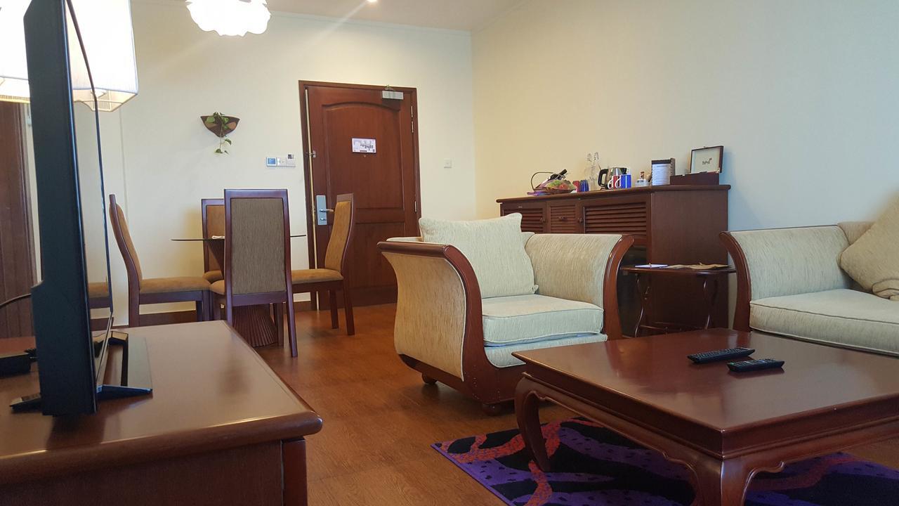 מאלה Hulhule Island Hotel מראה חיצוני תמונה