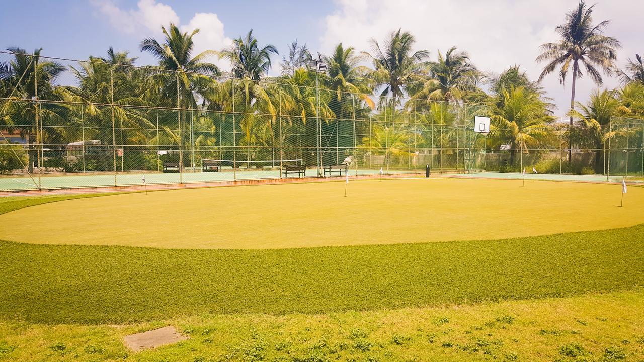 מאלה Hulhule Island Hotel מראה חיצוני תמונה