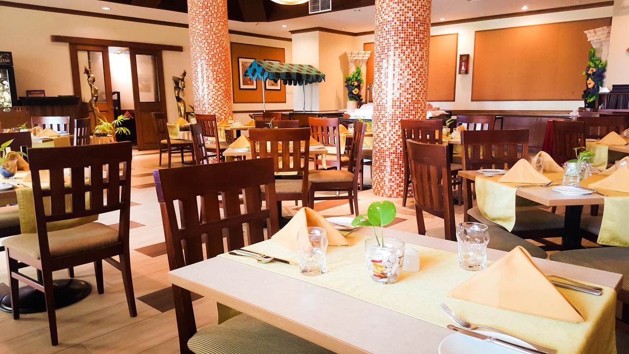 מאלה Hulhule Island Hotel מראה חיצוני תמונה