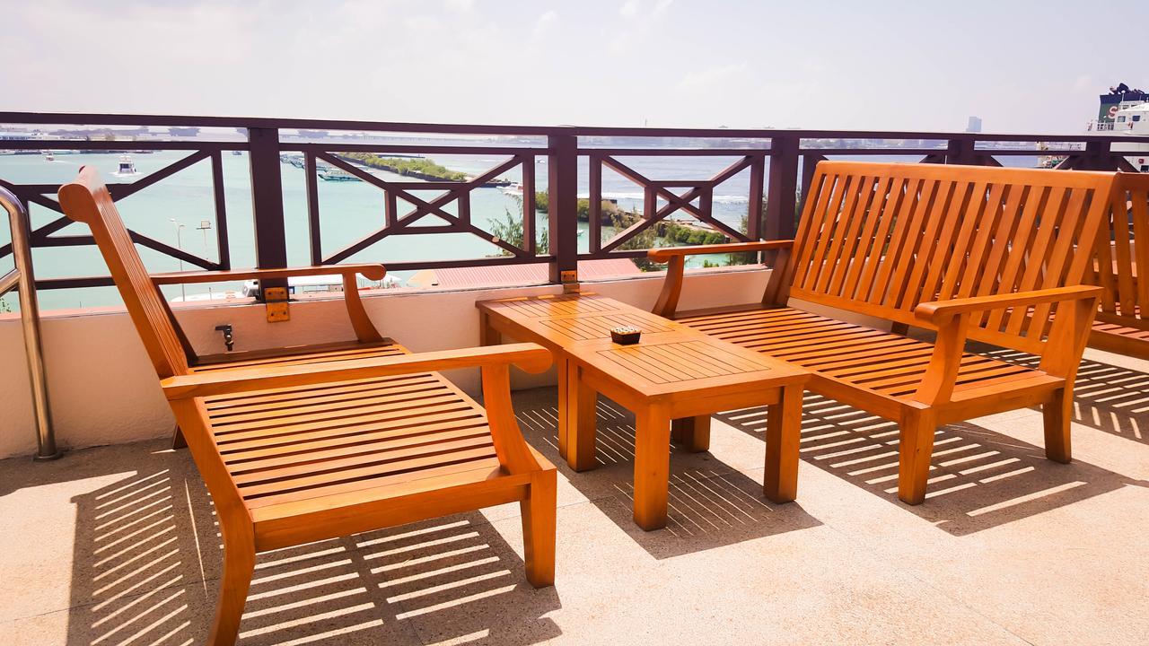 מאלה Hulhule Island Hotel מראה חיצוני תמונה