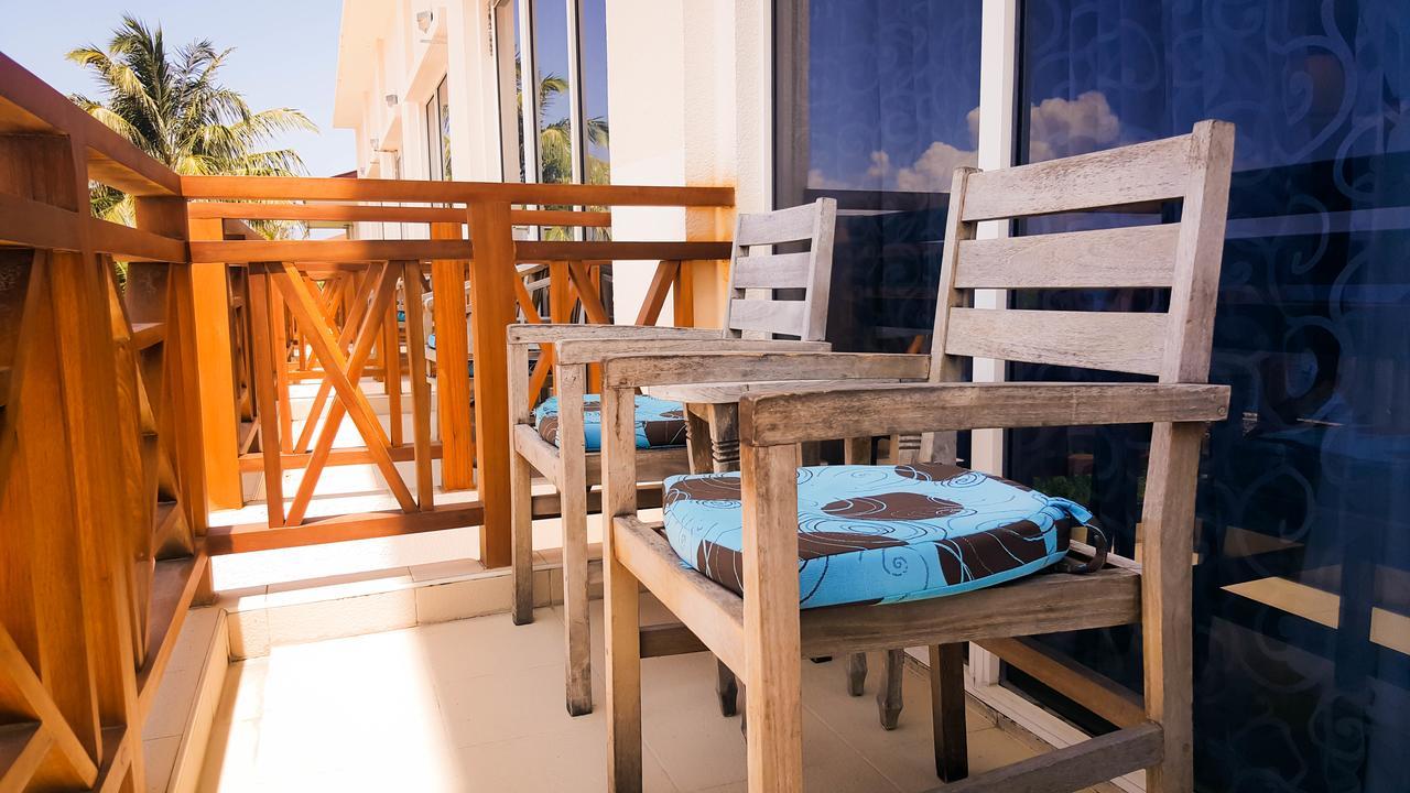 מאלה Hulhule Island Hotel מראה חיצוני תמונה