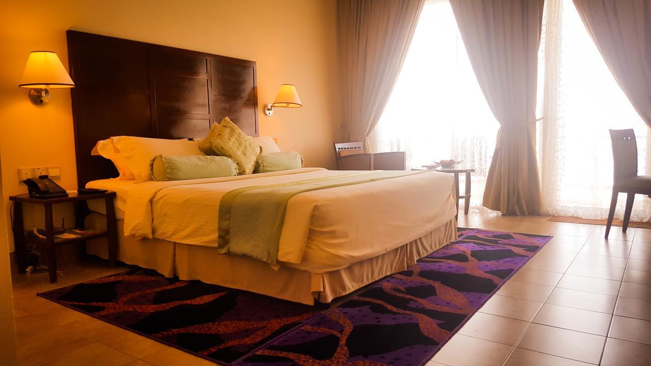 מאלה Hulhule Island Hotel מראה חיצוני תמונה