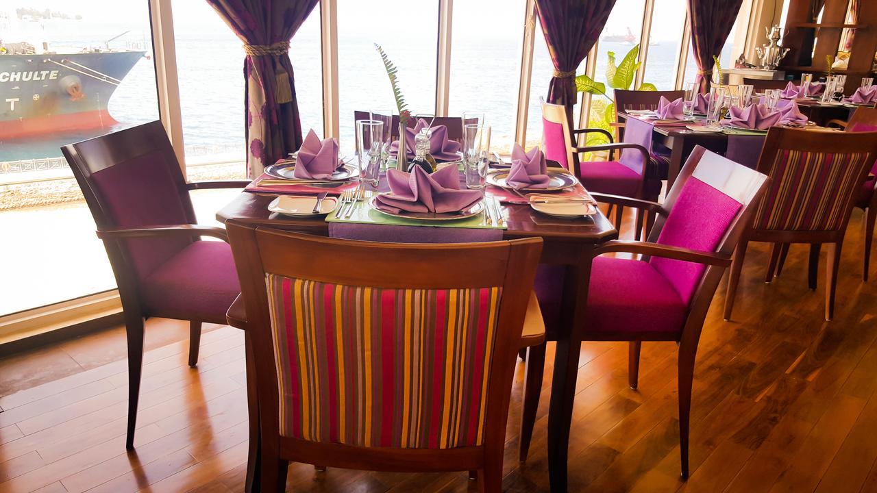 מאלה Hulhule Island Hotel מראה חיצוני תמונה