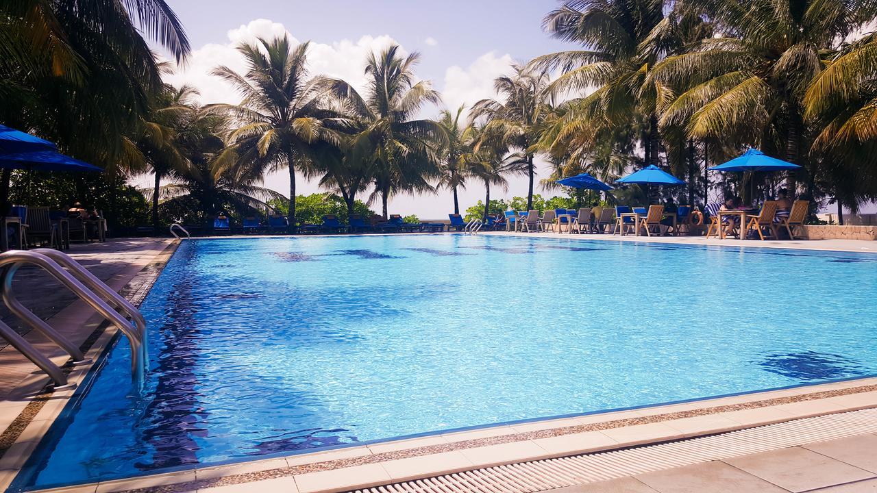 מאלה Hulhule Island Hotel מראה חיצוני תמונה