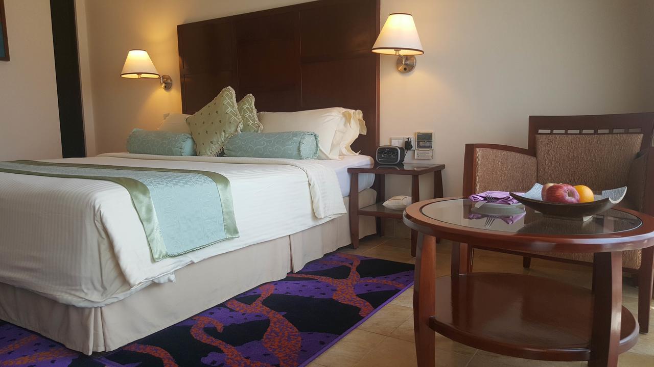 מאלה Hulhule Island Hotel מראה חיצוני תמונה