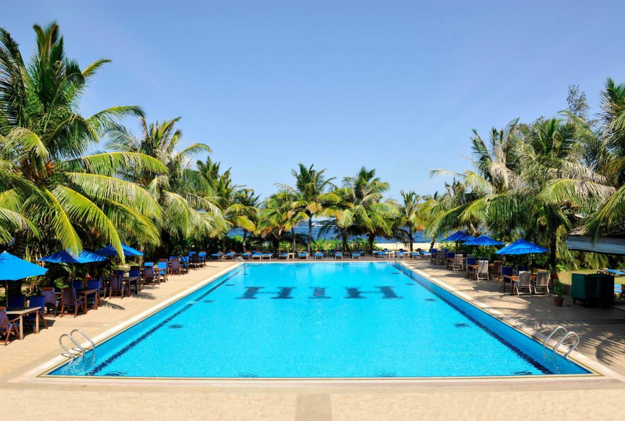מאלה Hulhule Island Hotel מראה חיצוני תמונה