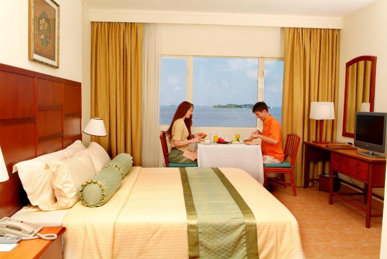 מאלה Hulhule Island Hotel מראה חיצוני תמונה